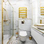 Gold Luxury Apartment *