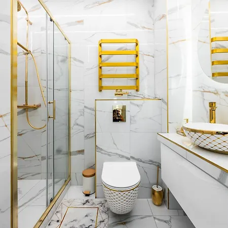 Gold Luxury Apartment *